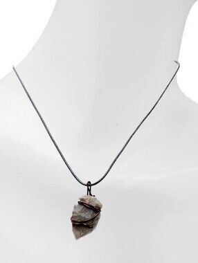 Hand-Knspped Gray Stone Arrowhead Pendant Necklace. NWOT